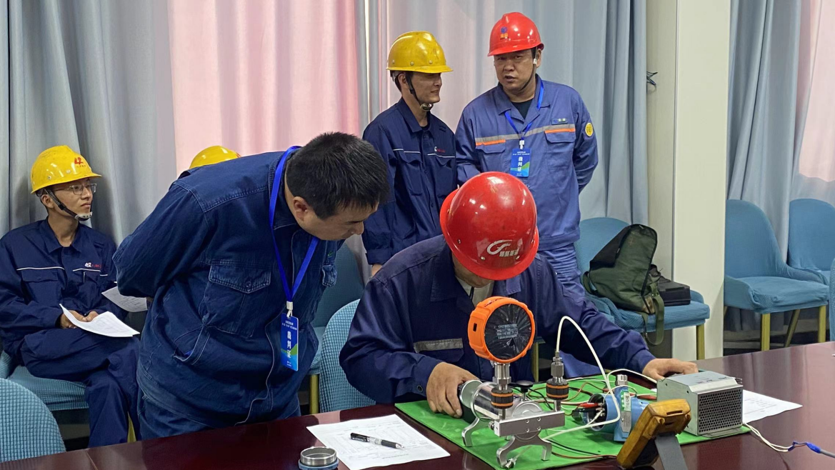 安陽(yáng)市殷都區(qū)總工會(huì)舉辦安陽(yáng)市新型化工產(chǎn)業(yè)集群技能競(jìng)賽暨第十屆“同興杯”職工技能大賽